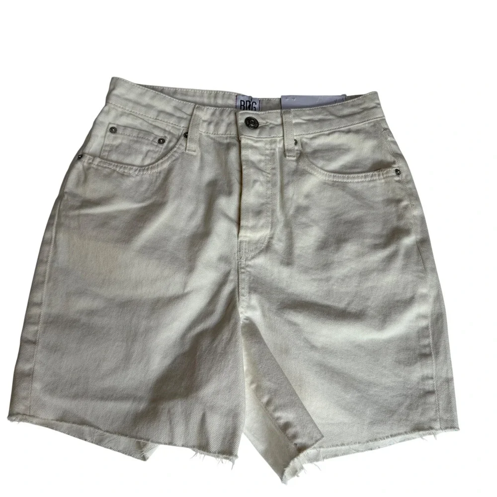 BDG Urban Outfitters 90s Long Inseam Short Cream Denim Womens Size 29 NWT